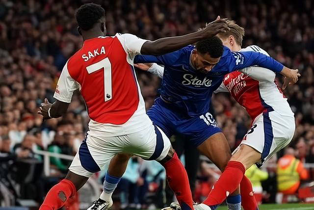 福登英超进球数达到63球，超越62球的贝克汉姆及亚亚·图雷（福登英超生涯进球达63球，超越62球的贝克汉姆与亚亚·图雷）