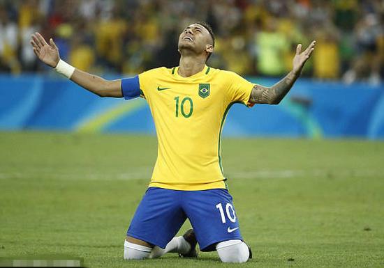 欧协联战报：乌切闪击，德文尼扳平，水晶宫2-2十人古比斯（欧协联速报：乌切闪击、德文尼扳平，水晶宫与十人古比斯2-2战平）