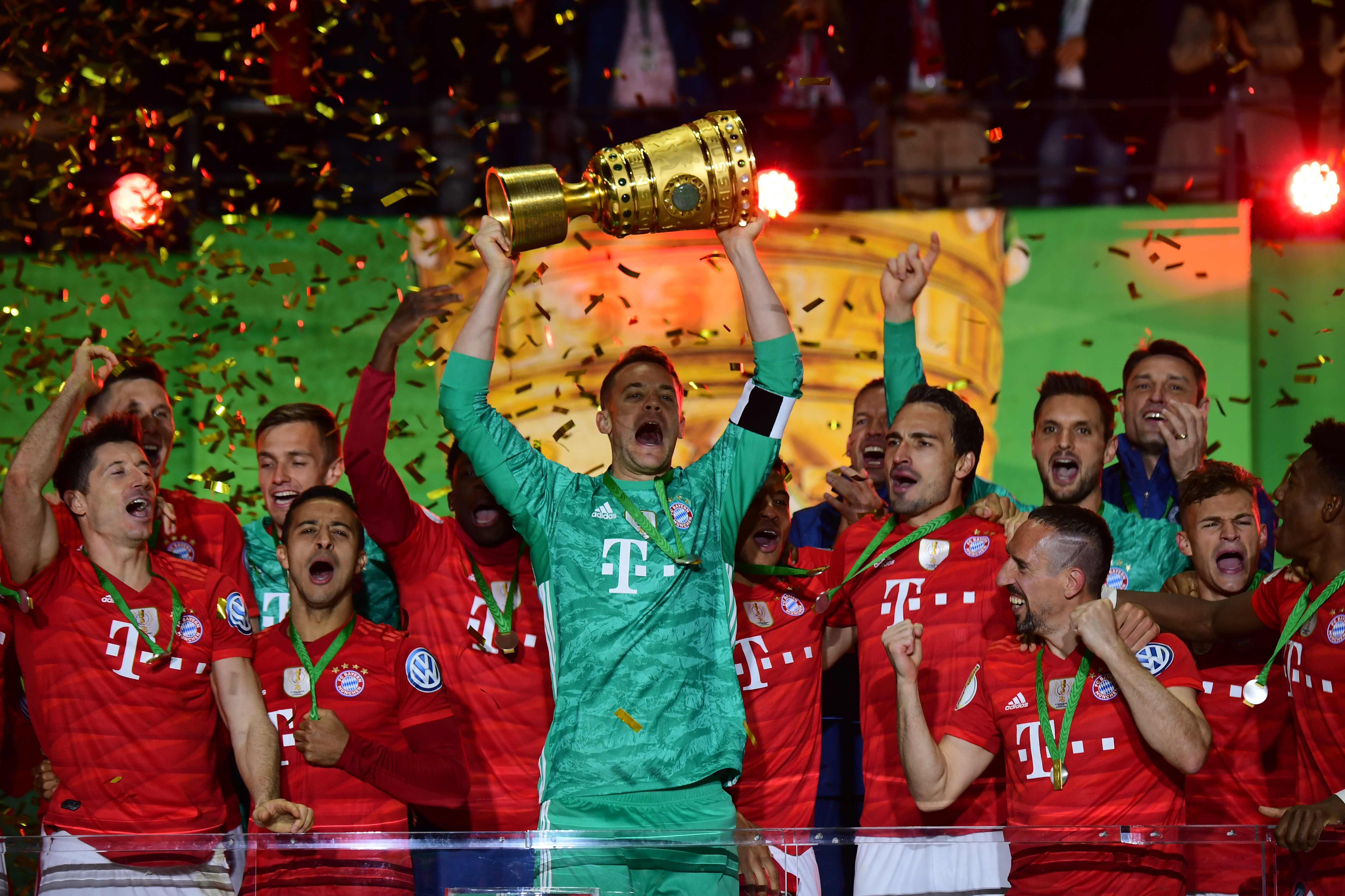 东体：国足年轻化不是面子工程，塞鸟、侯永永等应有一席之地（东体：国足年轻化不做表面文章，塞鸟、侯永永等应获一席之地）