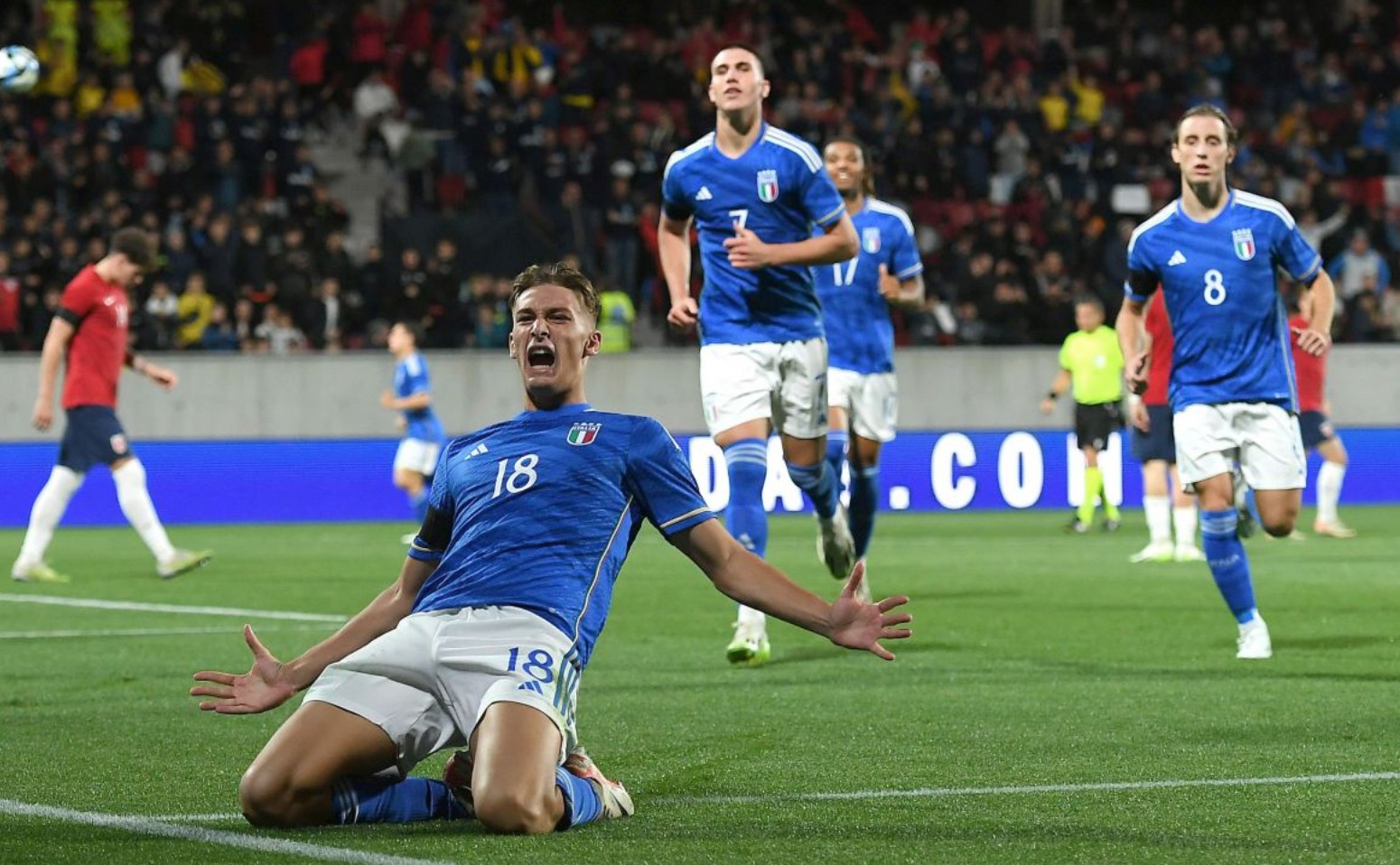 U22国足最新名单！王钰栋+蒯纪闻跳级，红牌后卫落选，冲击亚洲杯（国足U22大名单出炉：王钰栋、蒯纪闻越级入选，红牌后卫落选，剑指亚洲杯）