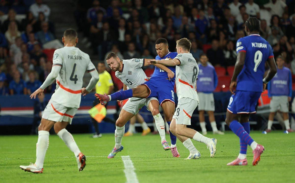 亚足联官方：中国承办2027年U20亚洲杯，比赛计划27年3月举行（亚足联官宣：U20亚洲杯花落中国，赛事将于2027年3月举行）