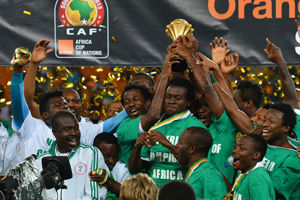 杨瀚森一战登顶热搜，7词条百万搜索，韩乔生：天赋一览无余（杨瀚森一役冲顶热搜，7个词条破百万搜索，韩乔生：天赋尽显）