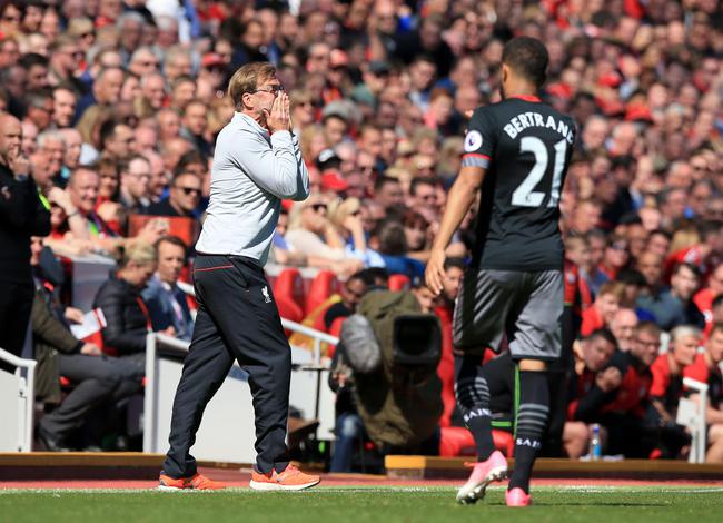 记者：上海申花5名外援以及谢鹏飞和戴伟浚随队出征亚冠客场（记者：申花五外援携谢鹏飞、戴伟浚随队奔赴亚冠客场）