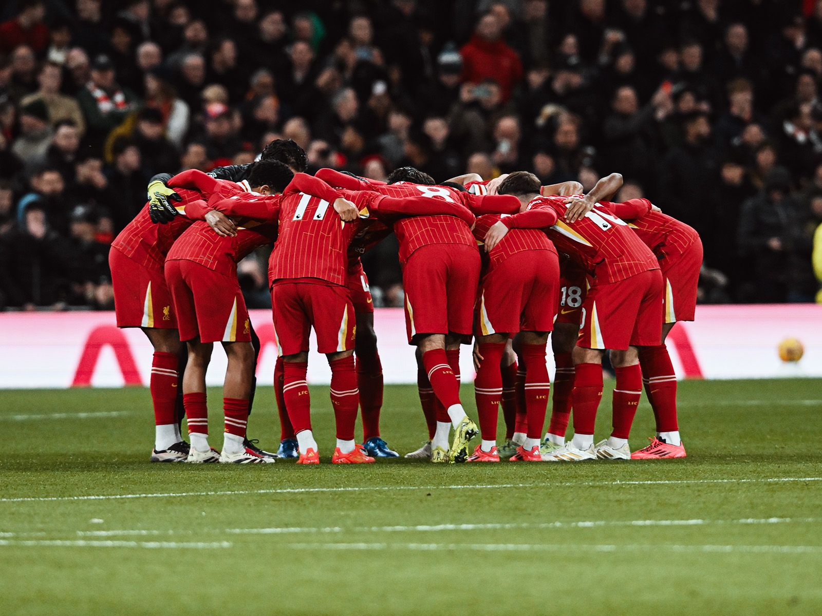 半场：阿森纳0-1热刺，萨尔超远吊射神仙球，里沙利松失空门（半场战报：热刺暂1-0阿森纳，萨尔超远挑射世界波，里沙利松错失空门）